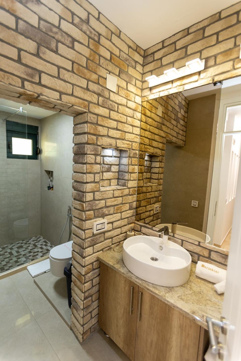 Shower, Toilet, Bathroom, towels