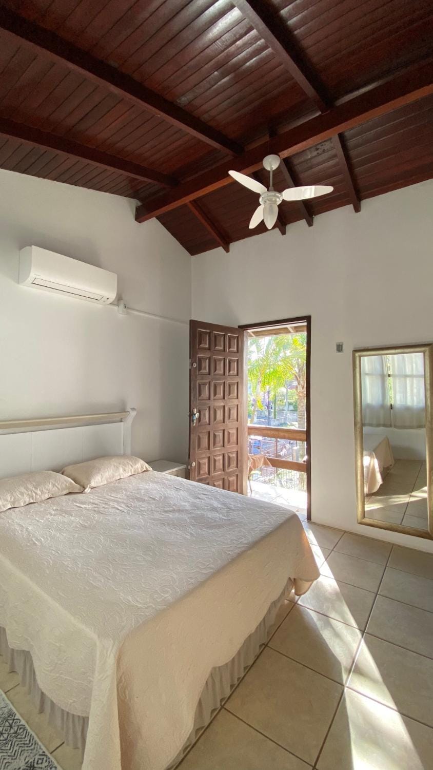 Bed, Photo of the whole room, Bedroom, air conditioner