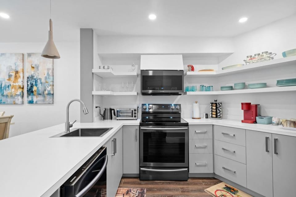 Peaceful Condo with Stunning Mountain and Lake Views Apartment in Mont-Tremblant