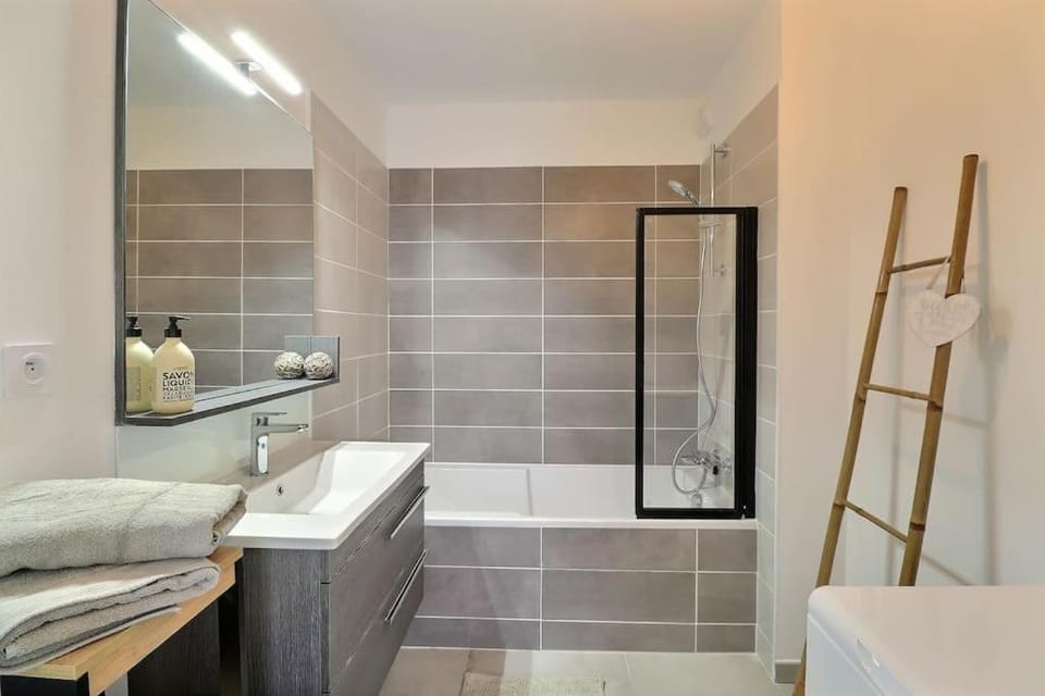 Appartement moderne - Terrasse - Piscine - Parking Apartment in Aix-en-Provence