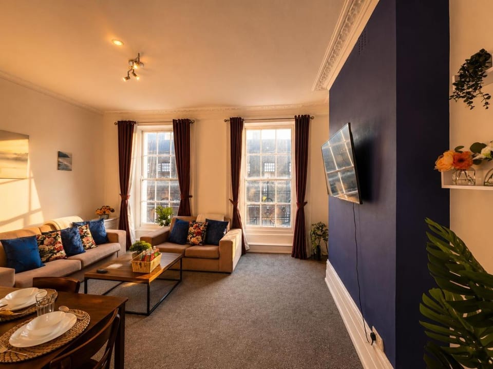 TV and multimedia, Living room, Seating area, heating, internet