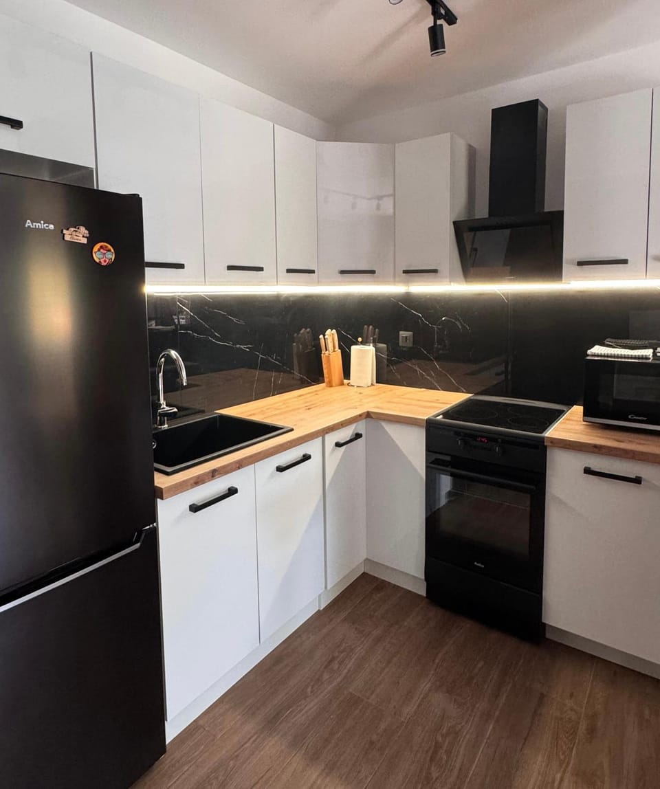 Coffee/tea facilities, Kitchen or kitchenette, dishwasher, oven