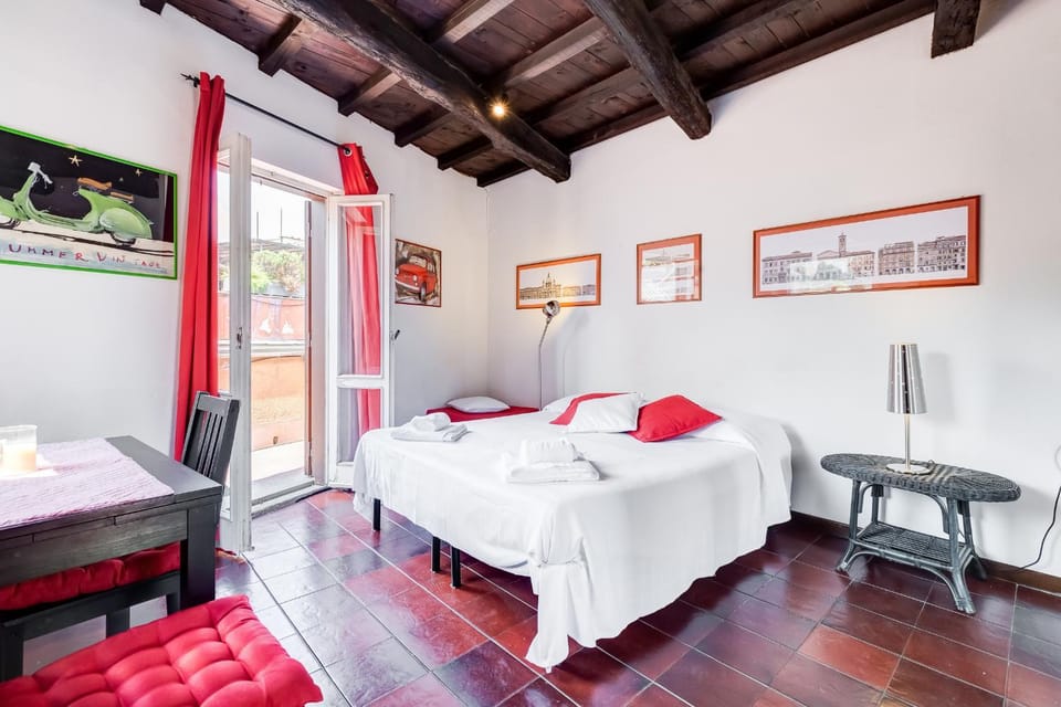 Romantic house with terrace Apartment in Rome