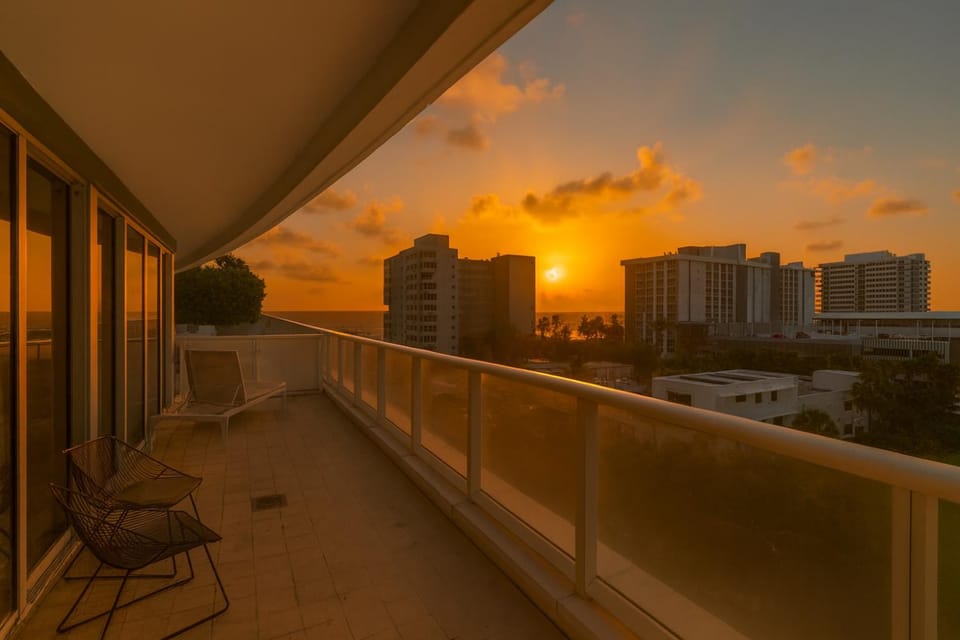 Property building, Balcony/Terrace, Sunrise