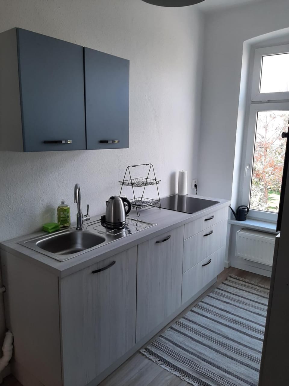 Coffee/tea facilities, Kitchen or kitchenette, stove