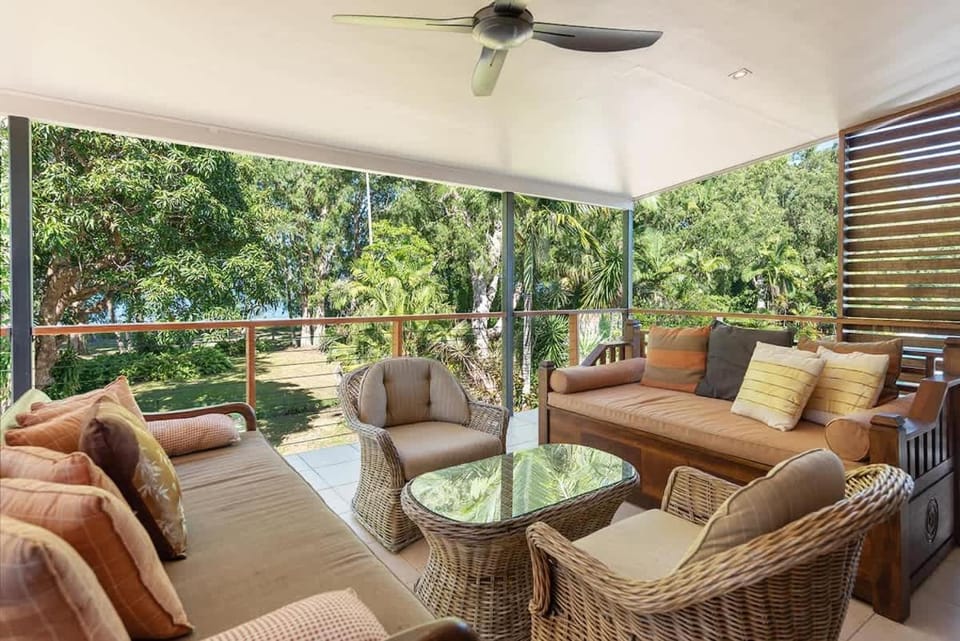 Bramston on the Beach - A Private Poolside Oasis House in Bramston Beach
