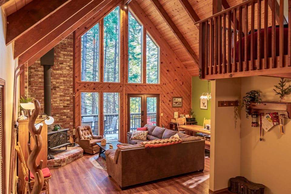 Evergreen Chalet Game Room Kayaks & SUP Big Trees Pool Access House in Dorrington