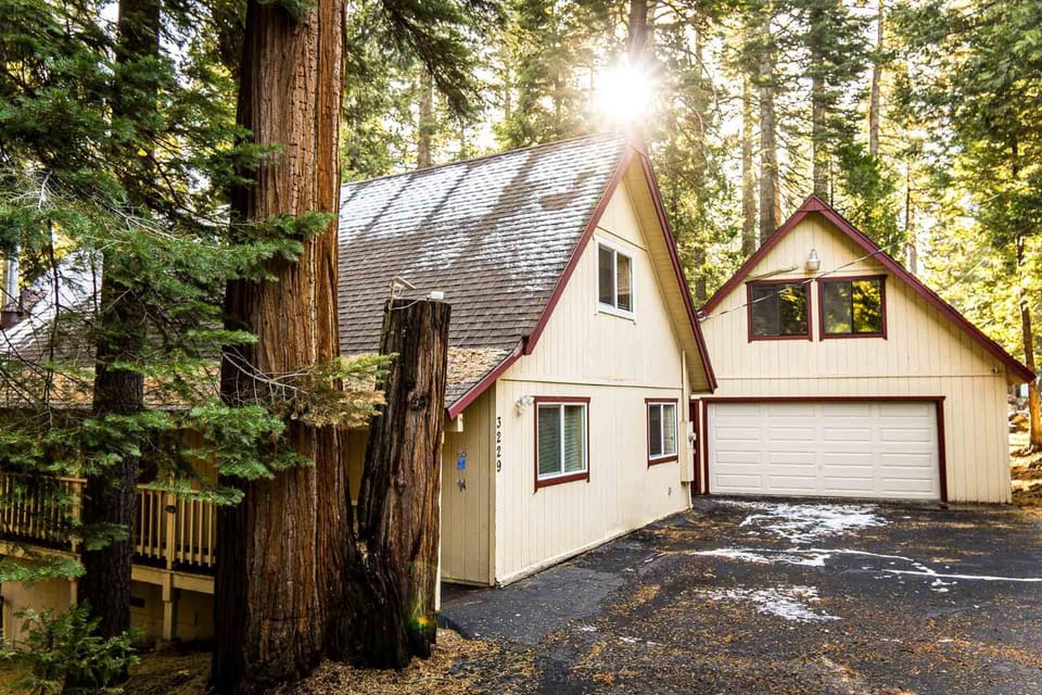 Evergreen Chalet Game Room Kayaks & SUP Big Trees Pool Access House in Dorrington