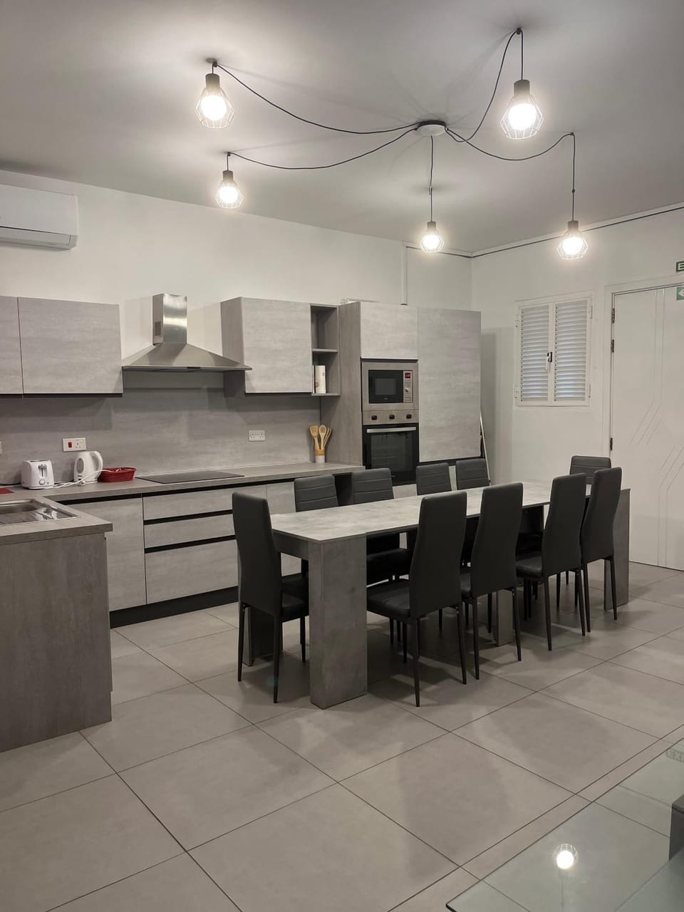 Kitchen or kitchenette, Living room, Seating area, Dining area, stove