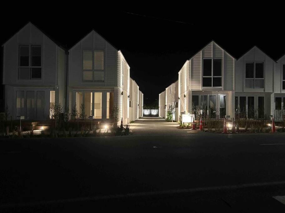 Island ambience in the heart of Matakana House in Auckland Region