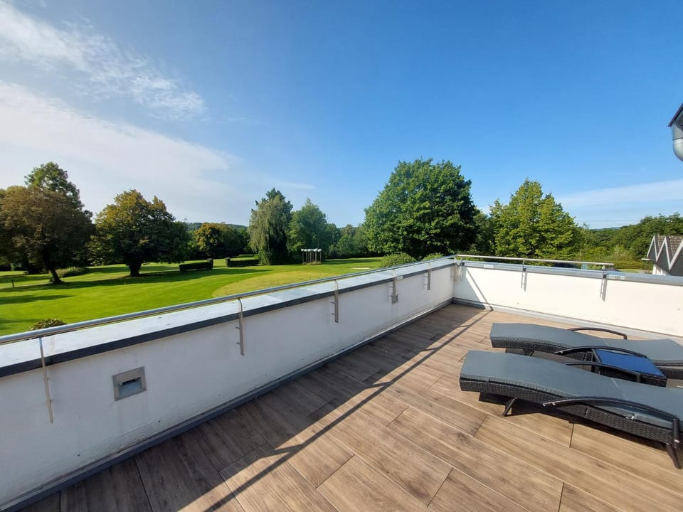 View (from property/room), Balcony/Terrace, Garden view
