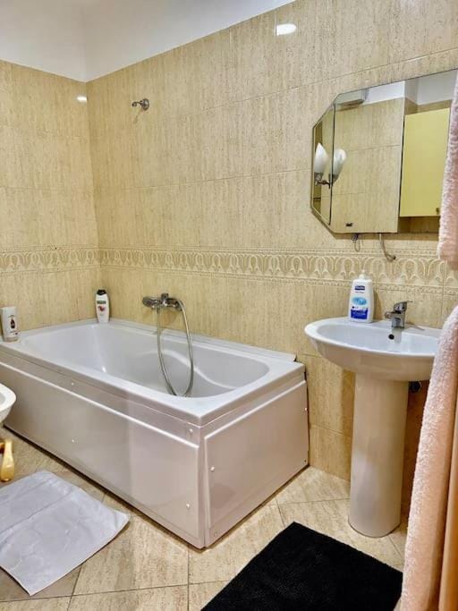 Toilet, Bathroom, Bath, towels