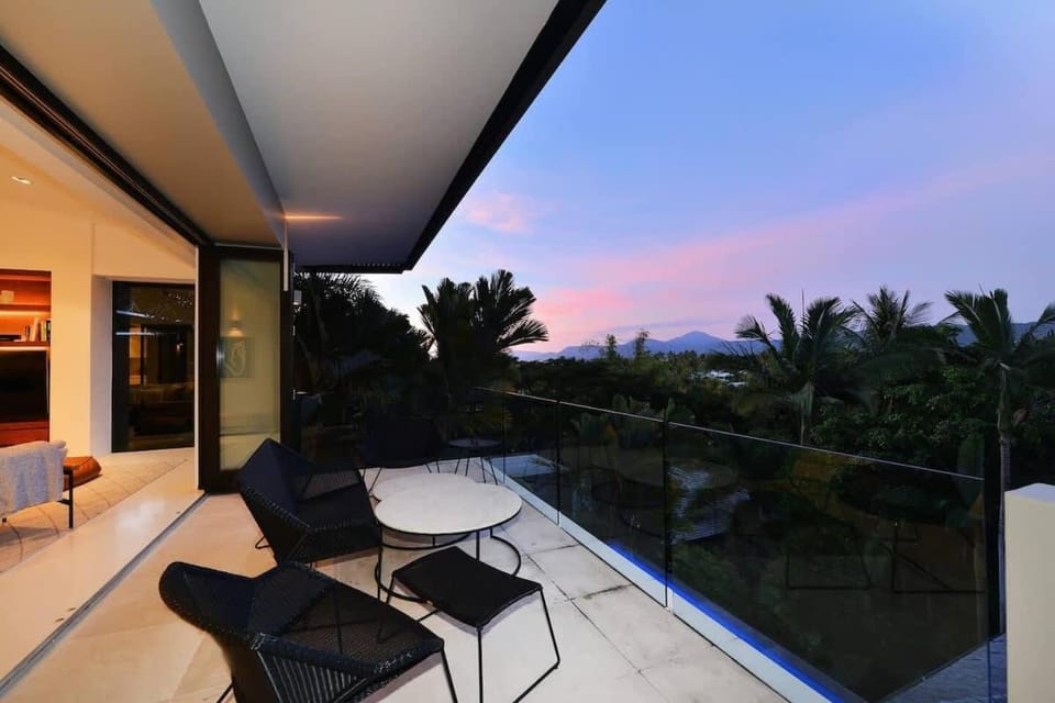 61 Murphy Street - Luxury Holiday Home Villa in Port Douglas