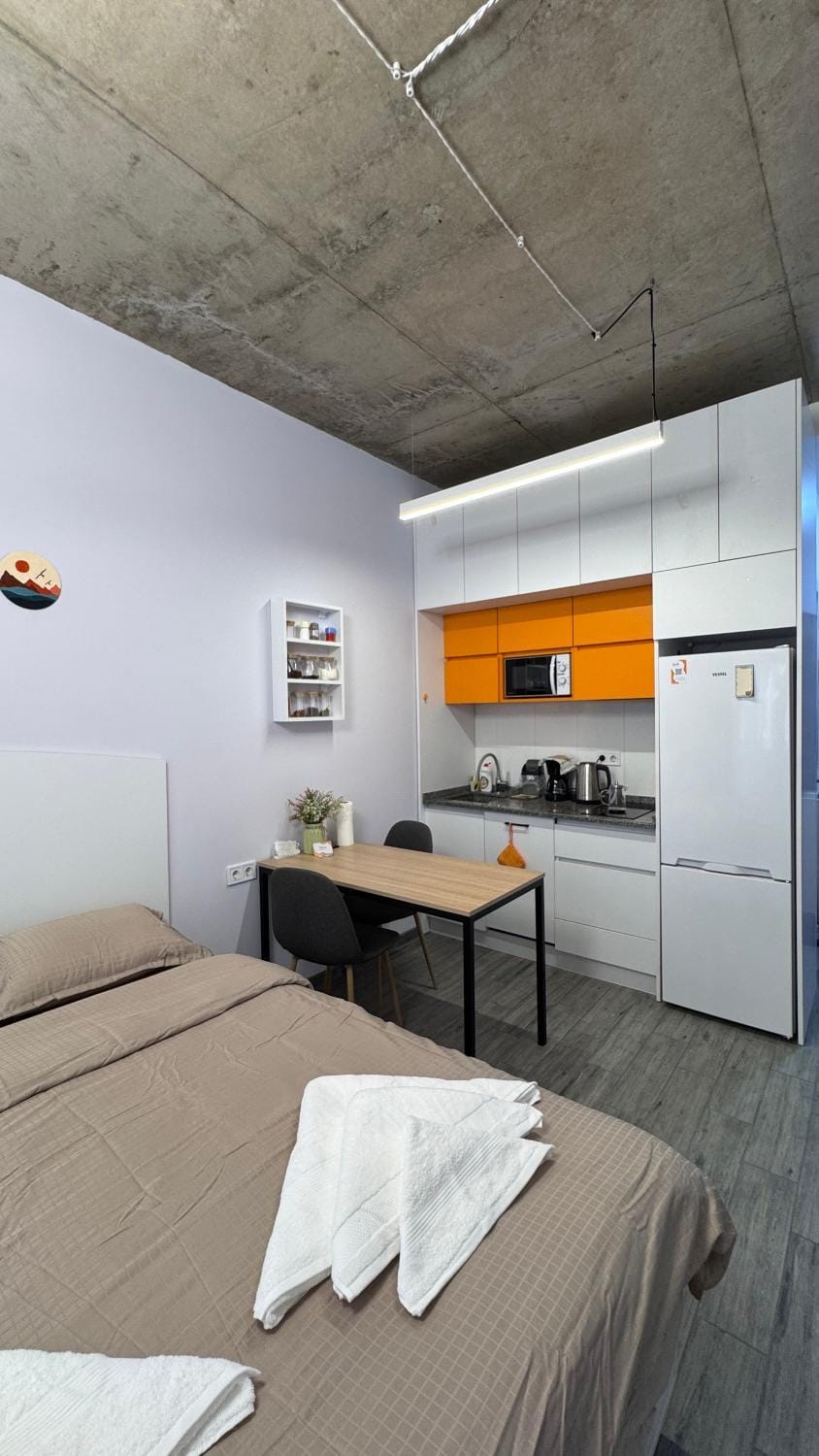 Bed, Kitchen or kitchenette, Photo of the whole room, Dining area, Bedroom, towels