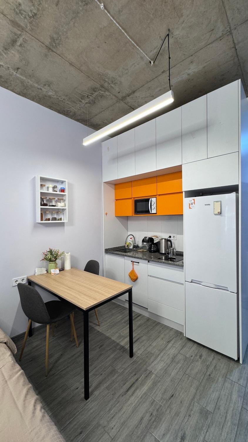 Coffee/tea facilities, Kitchen or kitchenette, Dining area, dishwasher, microwave, oven, stove