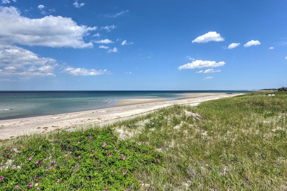 Bright Cape Cod Cottage, Half Mile to Beach House in East Sandwich