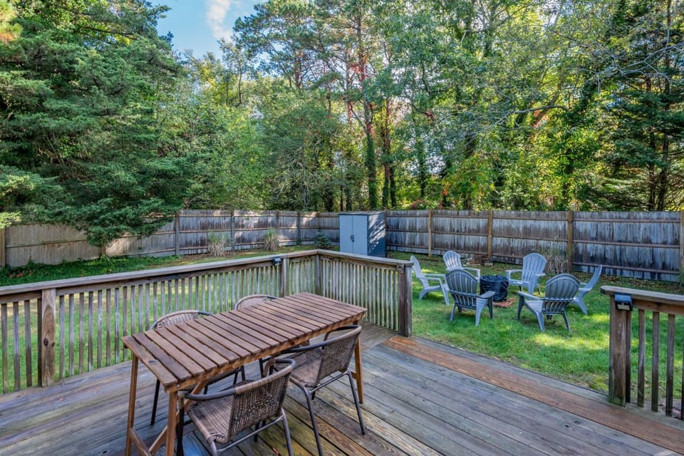 Bright Cape Cod Cottage, Half Mile to Beach House in East Sandwich