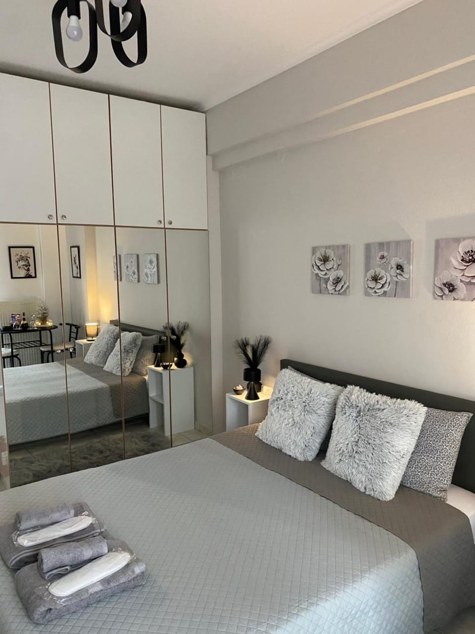 The Cozy Cine-Hub Apartment in Decentralized Administration of Macedonia and Thrace