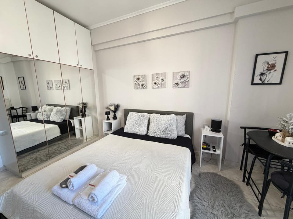 The Cozy Cine-Hub Apartment in Decentralized Administration of Macedonia and Thrace