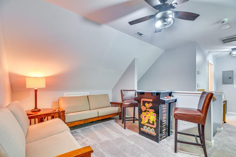 15 Mi to Raleigh: Dog-Friendly Home w/ Fire Pit! House in Fuquay-Varina