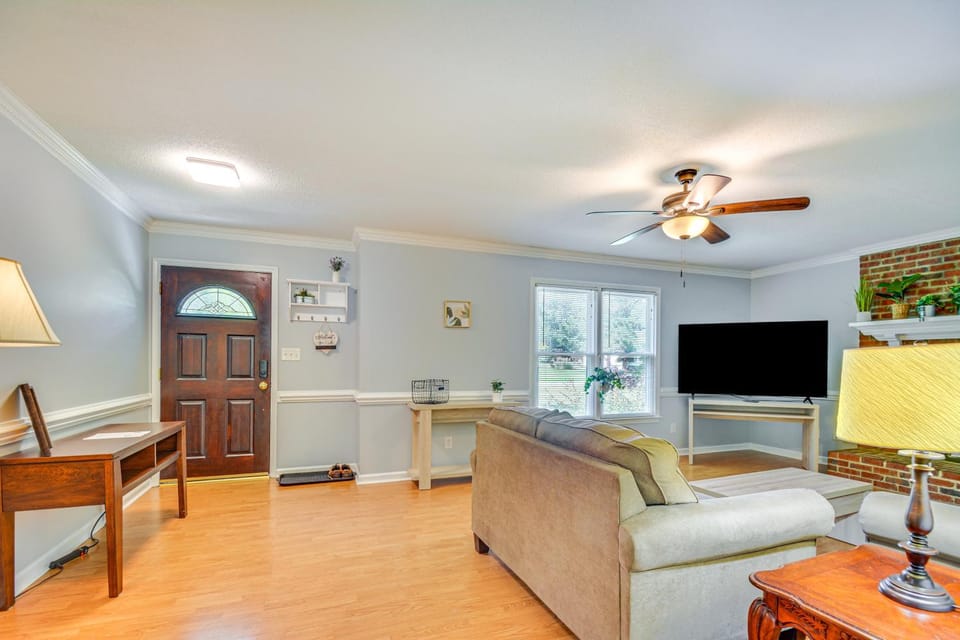 15 Mi to Raleigh: Dog-Friendly Home w/ Fire Pit! House in Fuquay-Varina