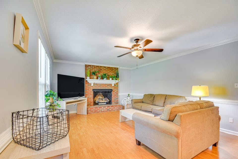 15 Mi to Raleigh: Dog-Friendly Home w/ Fire Pit! House in Fuquay-Varina