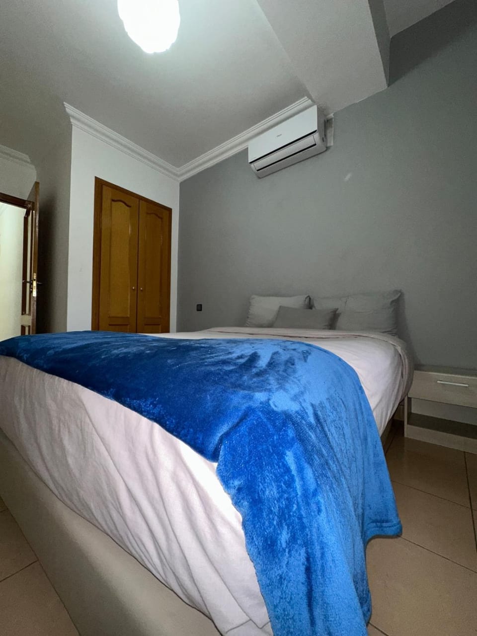 Bed, Bedroom, air conditioner