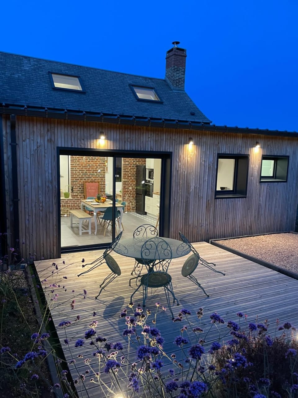 Property building, Patio, Dining area