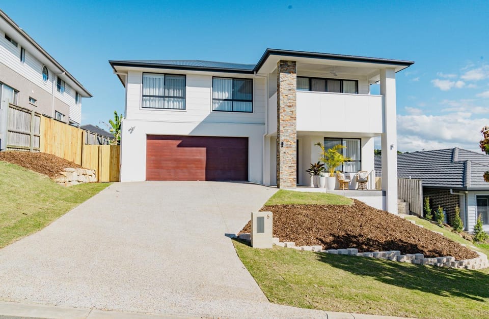 Entire Unit 02 Rooms 04 King Single Beds 11 kms to Goldcoast Airport Vacation rental in Banora Point