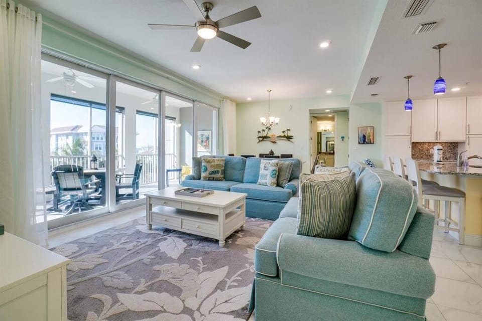 Paradise Awaits by Coastal Chic Vacations Apartment in Bradenton