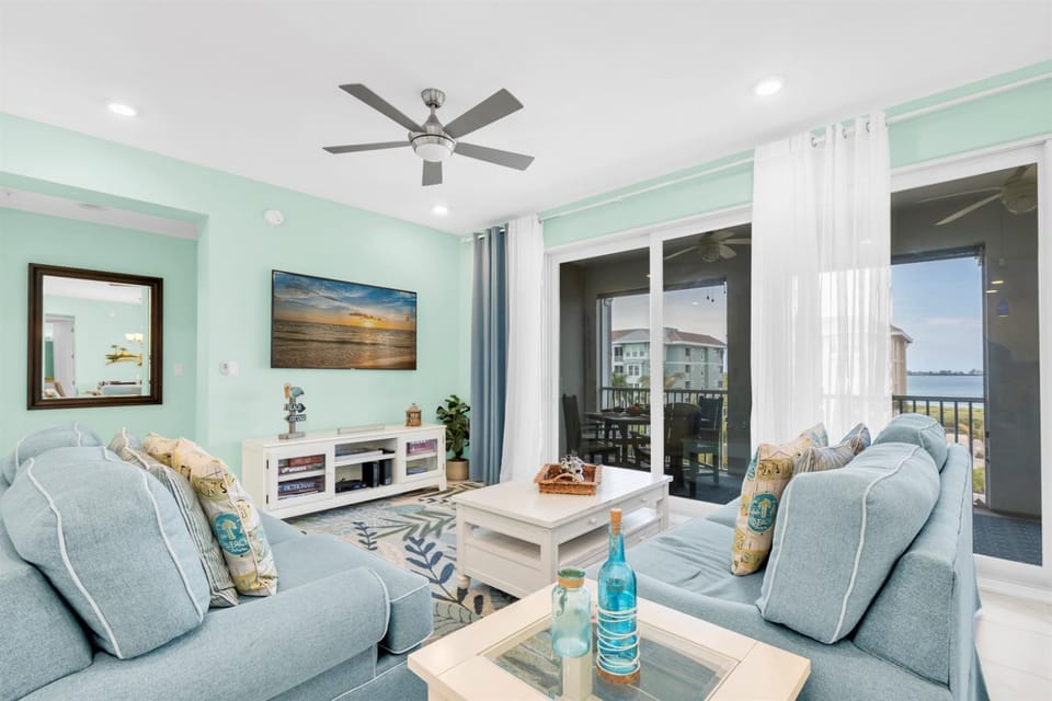 Paradise Awaits by Coastal Chic Vacations Apartment in Bradenton