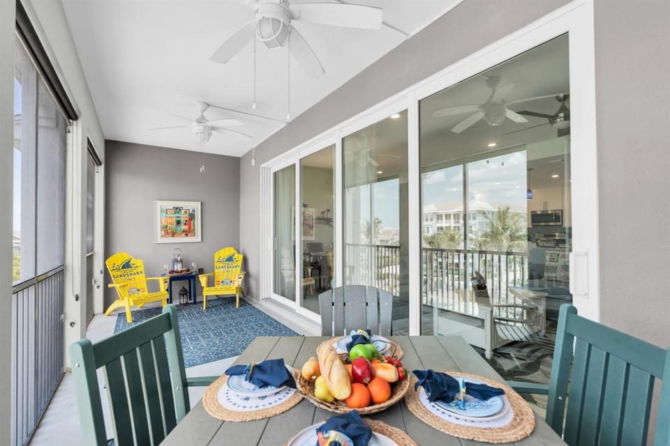 Paradise Awaits by Coastal Chic Vacations Apartment in Bradenton
