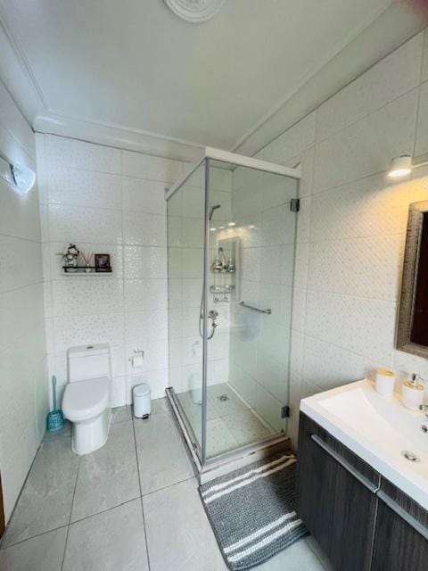 Bathroom, towels