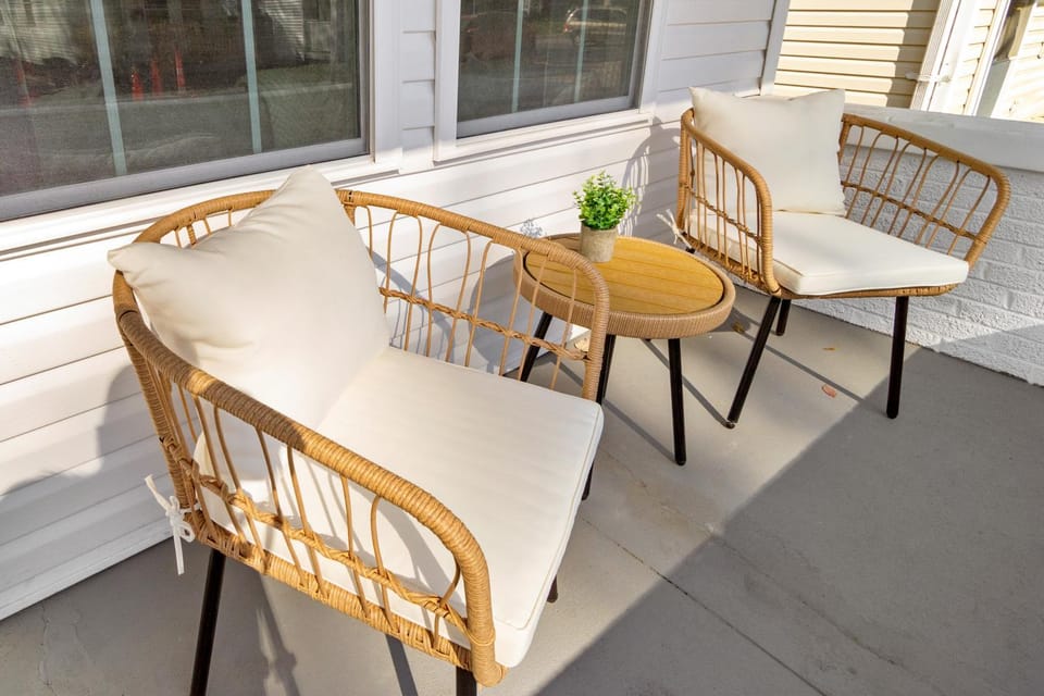 Uptown Haven Walkable Home with Bikes and Firepit near Downtown House in Evansville