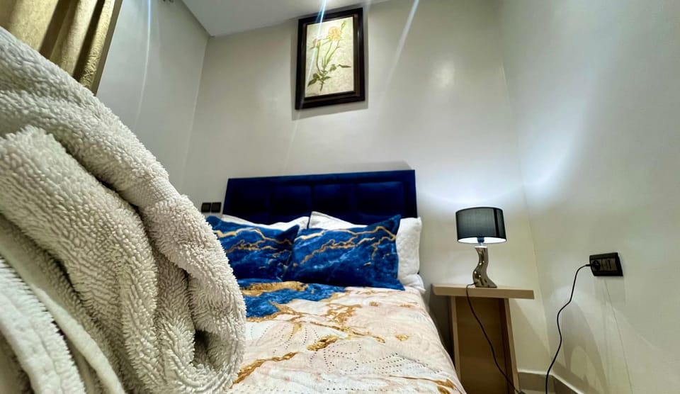 Photo of the whole room, Bedroom, heating