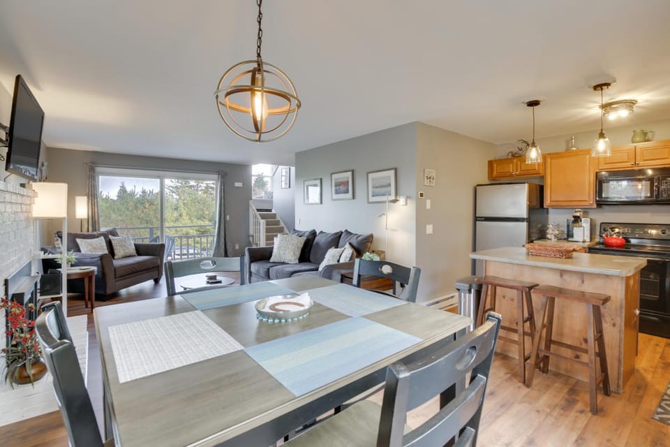 6 Mi to Sunday River: Condo Near Bethel Village! House in Bethel
