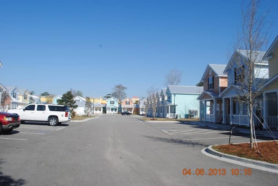 Lovely 2-level 2-bedroom cottage, 1 block to beach House in Myrtle Beach