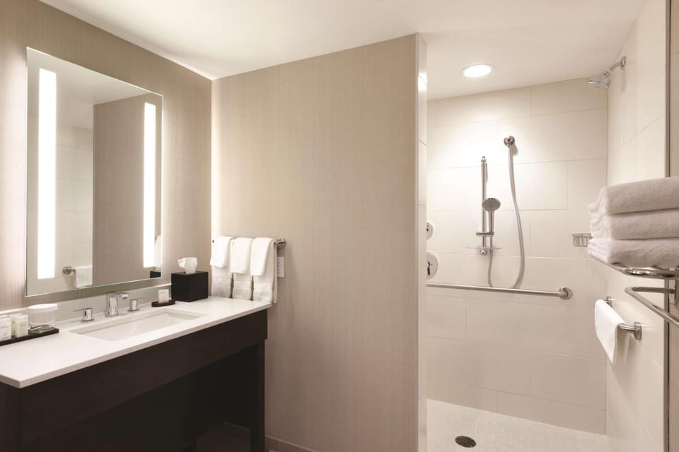 Shower, Bathroom, acessibility