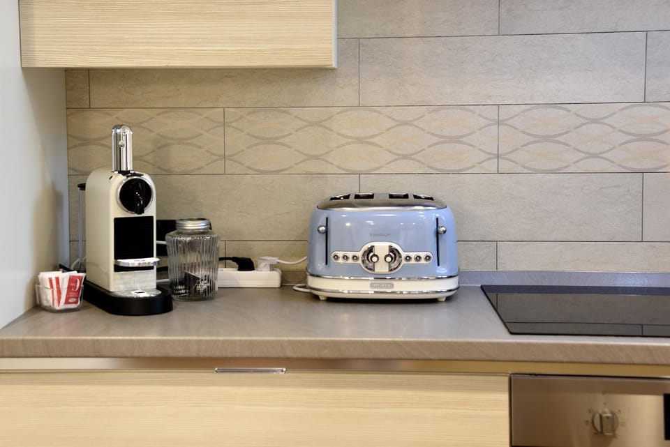 Coffee/tea facilities, toaster