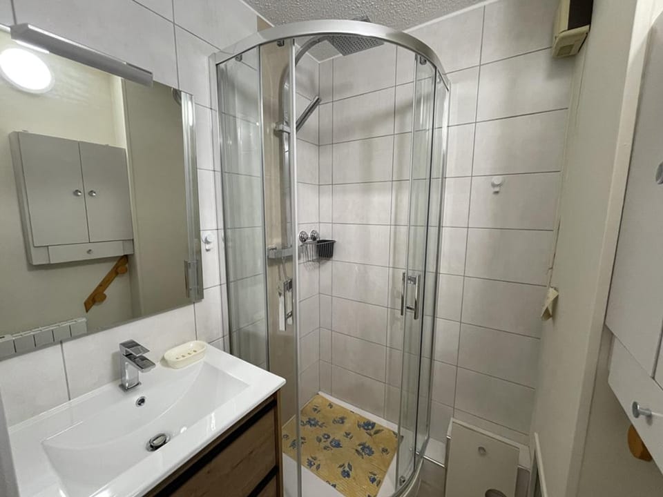 T2 au Lioran avec balcon, proche pistes et commerces - FR-1-787-93 Apartment in Auvergne-Rhône-Alpes