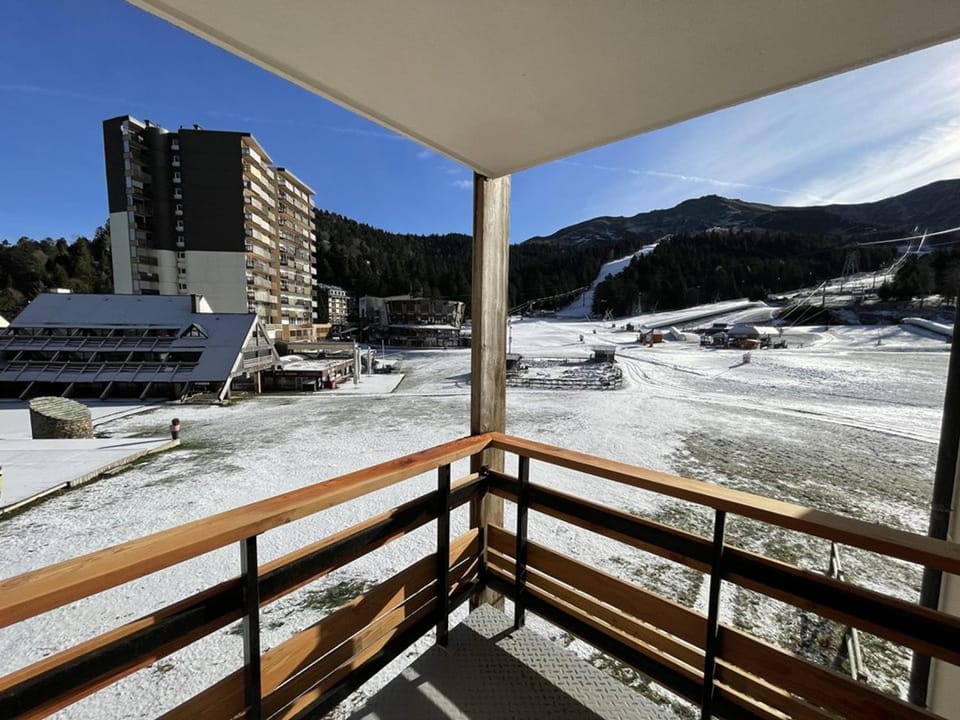 Studio confortable proche pistes ski & commerces - FR-1-787-95 Apartment in Auvergne-Rhône-Alpes