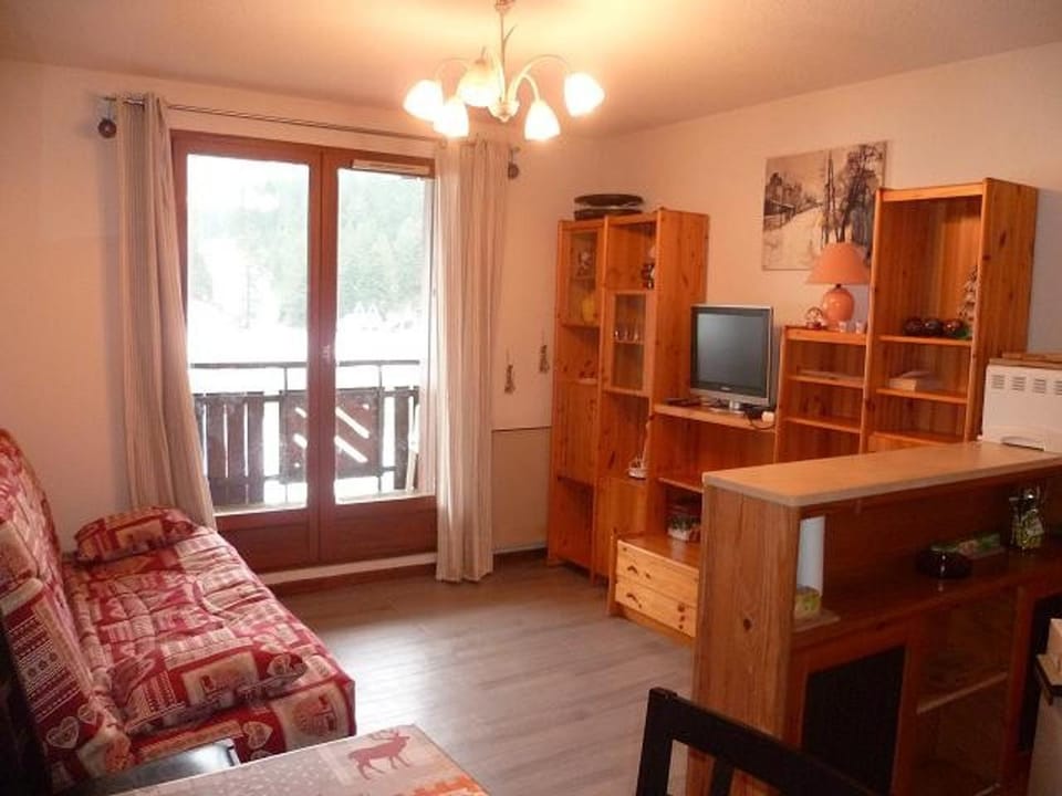 Studio-cabine confortable à Le Lioran, proche pistes et commerces - FR-1-787-92 Cabin in Auvergne-Rhône-Alpes