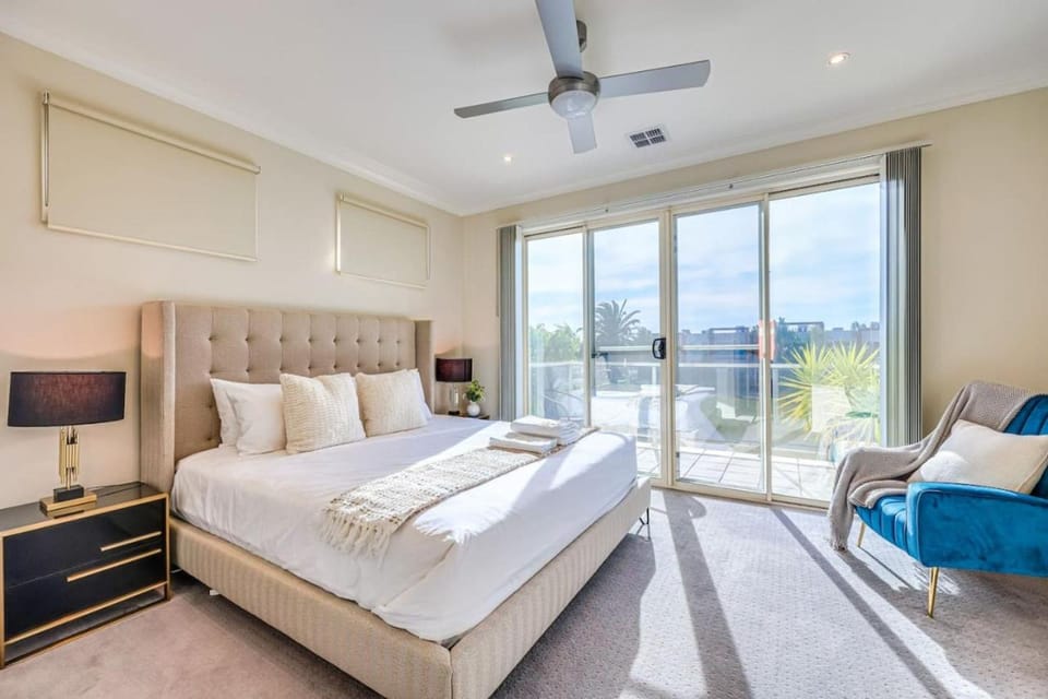 StayAU Pakenham Townhouse with Lakeview House in Pakenham