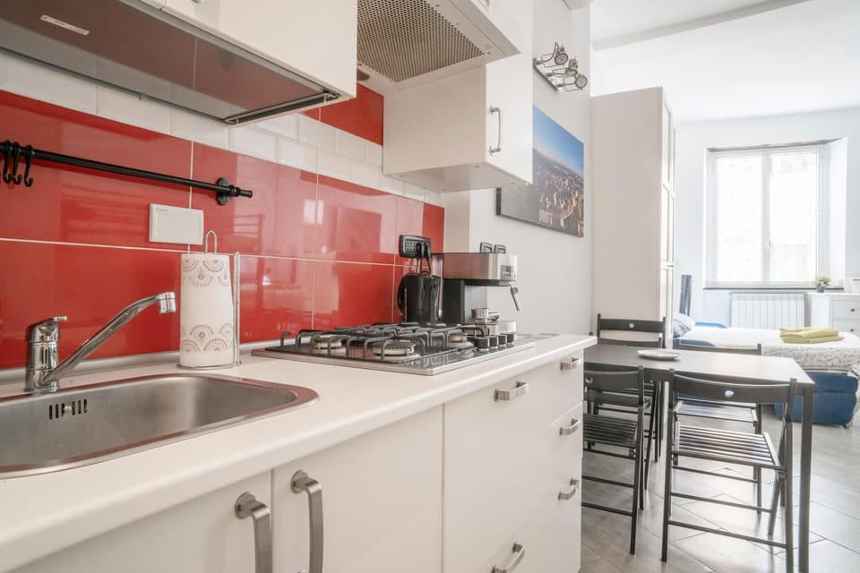 Kitchen or kitchenette, Dining area, stove