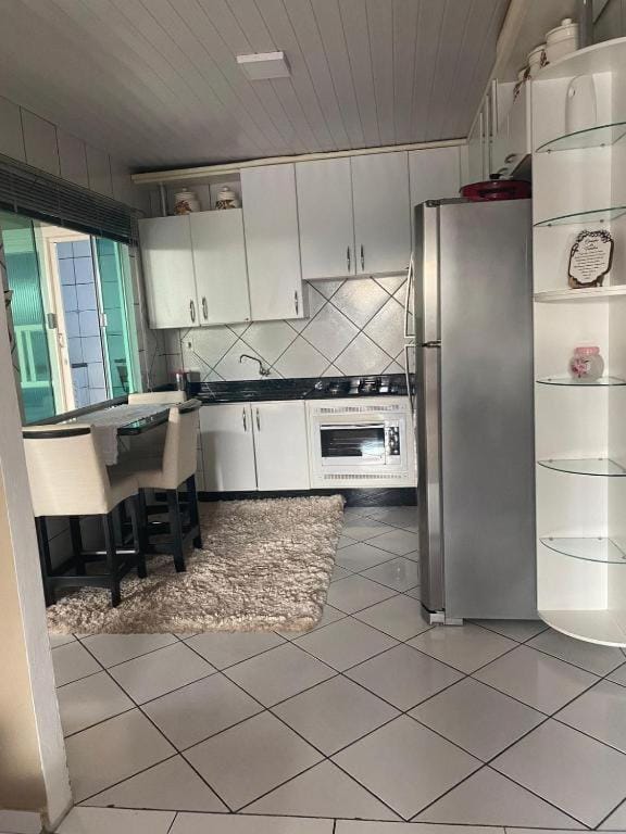 Kitchen or kitchenette, oven, stove