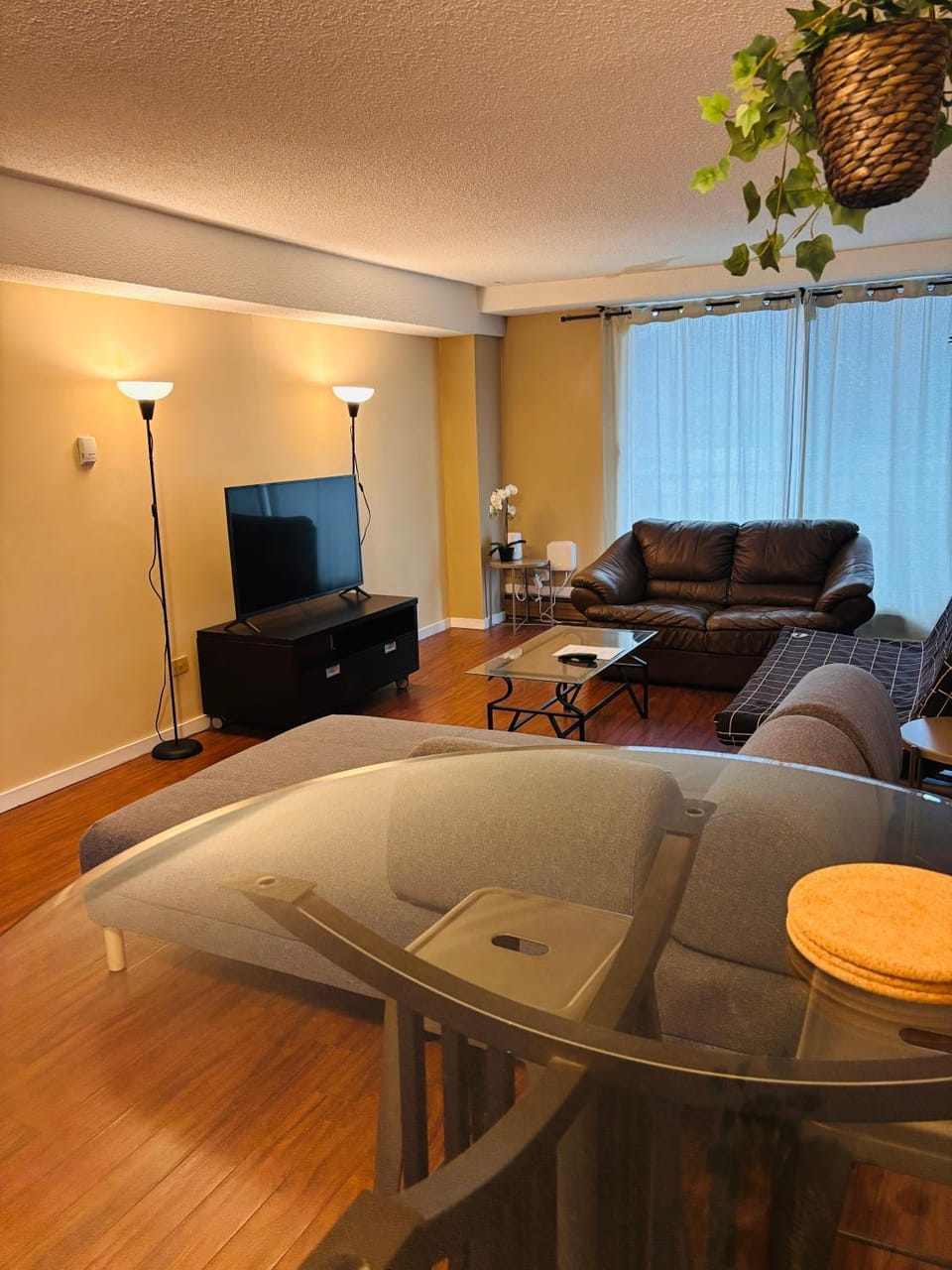 5th Floor Cozy 1-Bedroom Condo with Parking Apartment in Calgary