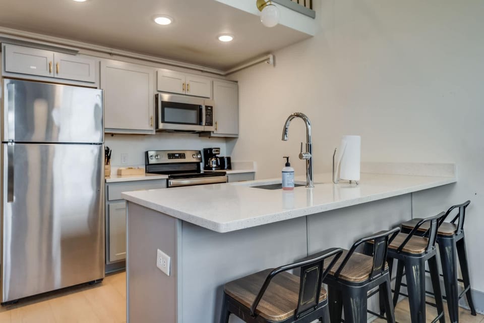 Modern and Cozy 2-BR Loft in Louisville # 201 Apartment in Jefferson County