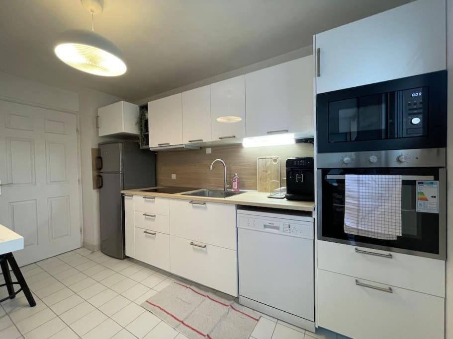Kitchen or kitchenette, dishwasher, oven, stove