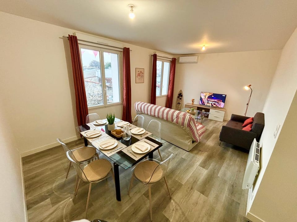 TV and multimedia, Living room, Seating area, Dining area