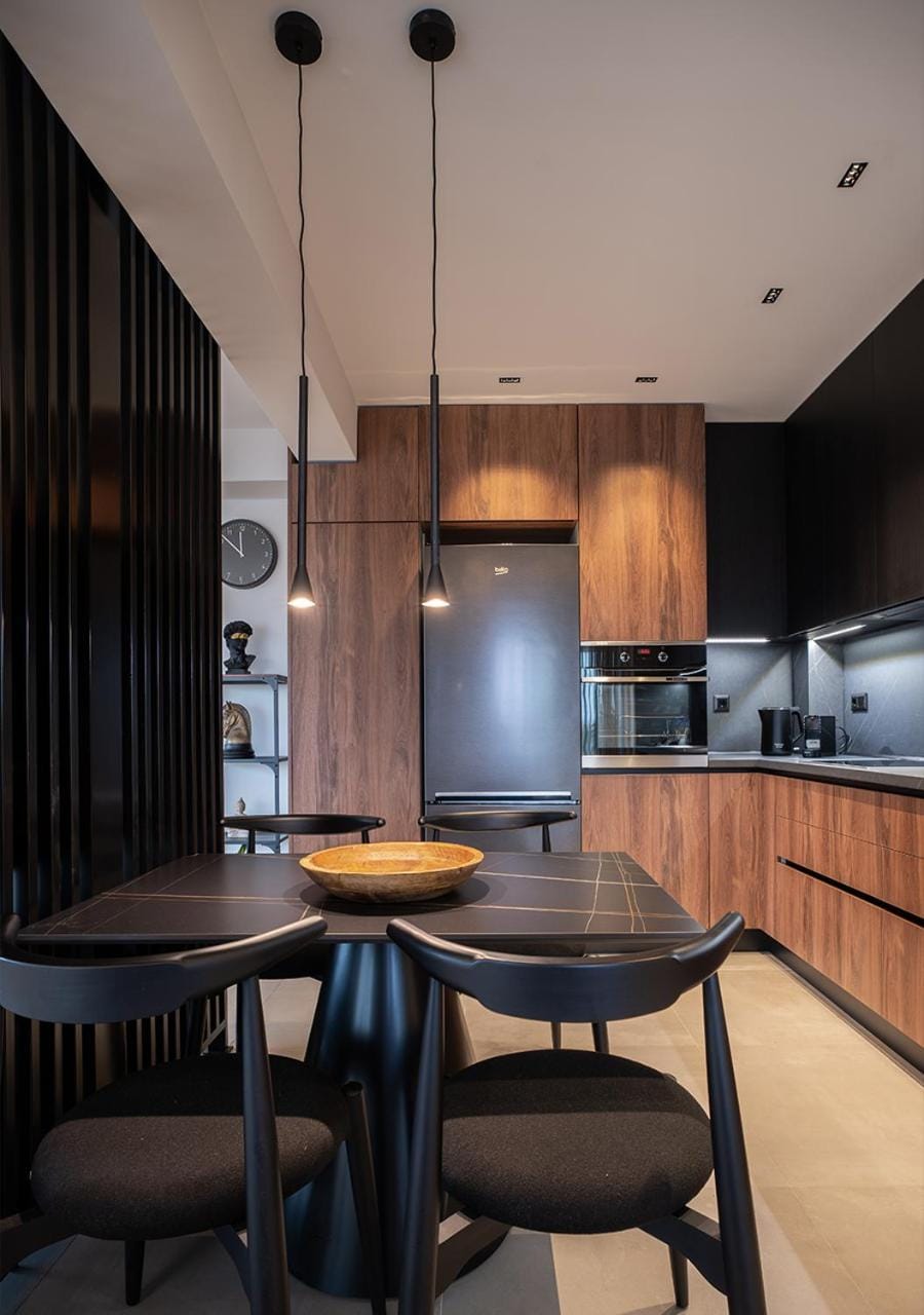 Kitchen or kitchenette, Dining area